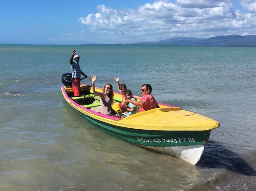 Leaving to head to the Pelican beach Bar on boat